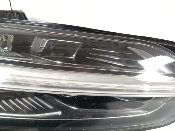 Volvo V60 (2018 - ) Передняя фара — фото 2