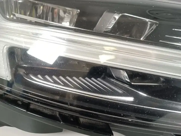 Volvo V60 (2018 - ) Передняя фара — фото 7