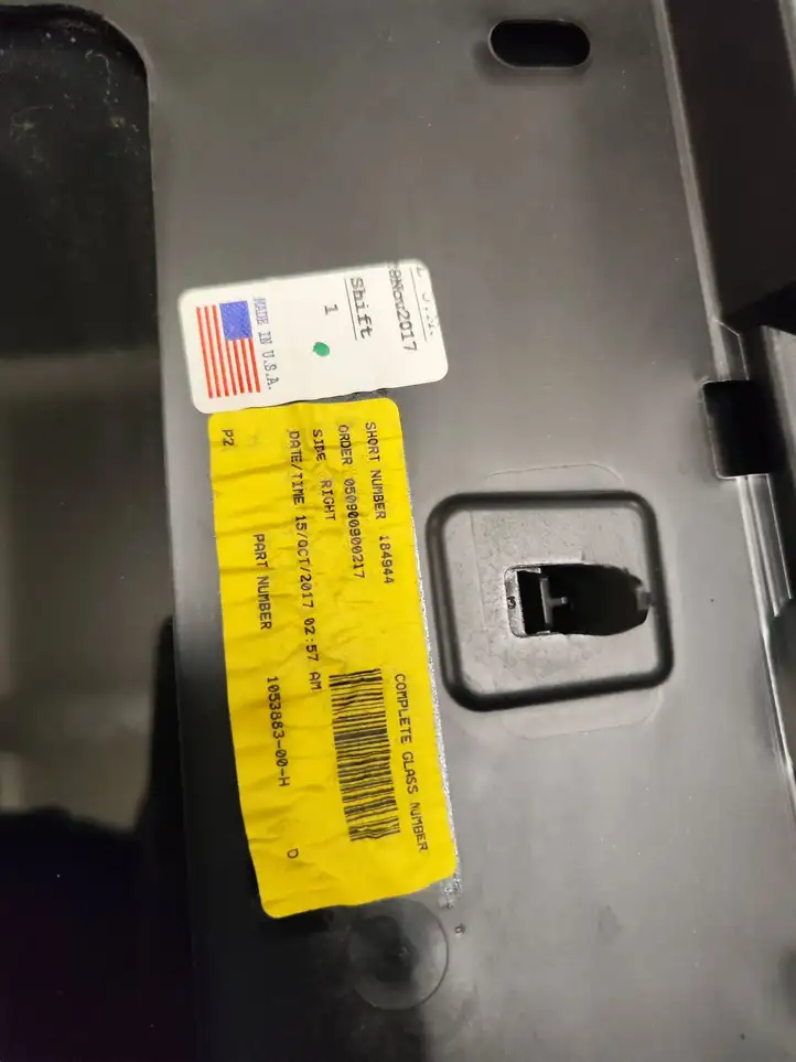 Tesla Model X (2015 - 2021) 105388300H Стекло задней двери — фото 2
