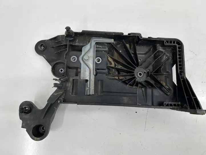 Audi A3/S3 8Y (2020 - ) 5WA915331 Площадка аккумулятора — фото 1