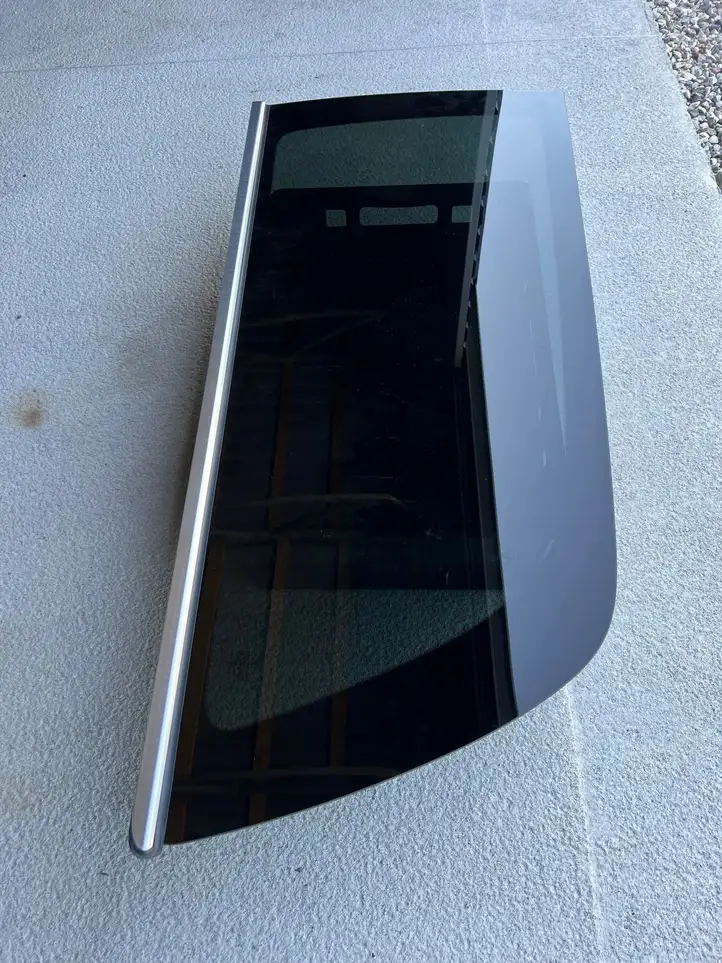 Mercedes-Benz Vito W447 (2014 - ) 43R004536 Заднее боковое стекло — фото 2