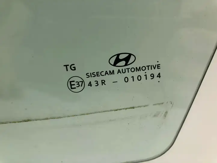 Hyundai i10 (2019 - ) Стекло задней двери — фото 2
