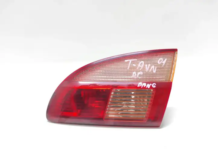 Toyota Avensis T220 (2000 - 2003) 89022025 Задний фонарь в крышке багажника — фото 1