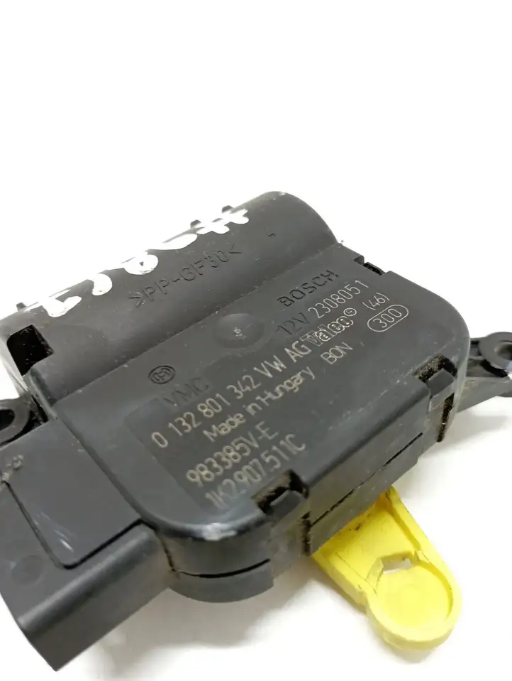 Volkswagen PASSAT B6 (2005 - 2010) 0132801342 Двигатель задвижки потока воздуха — фото 2