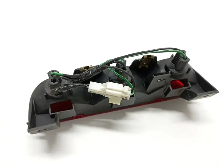 Mitsubishi Pajero (2003 - 2006) P0223 Дополнительный стоп фонарь — фото 2