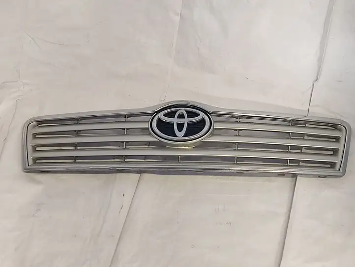 Toyota Avensis T250 (2006 - 2009) 5311405060 Верхняя решетка радиатора — фото 1
