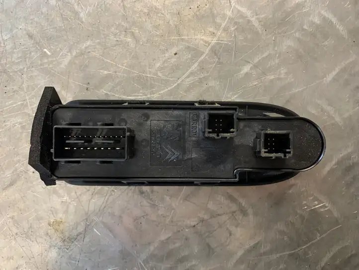 Citroen C5 (2004 - 2008) 96599975XT Кнопка стеклоподъемников — фото 2