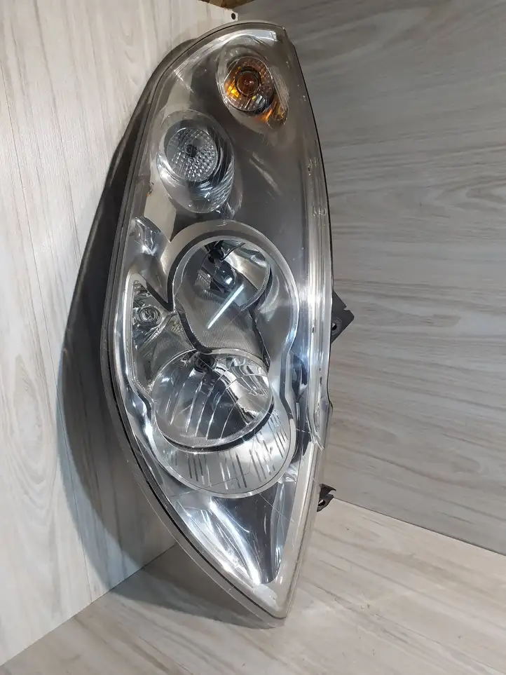 Renault Master III (2010 - ) 170646-02 Передняя фара — фото 1