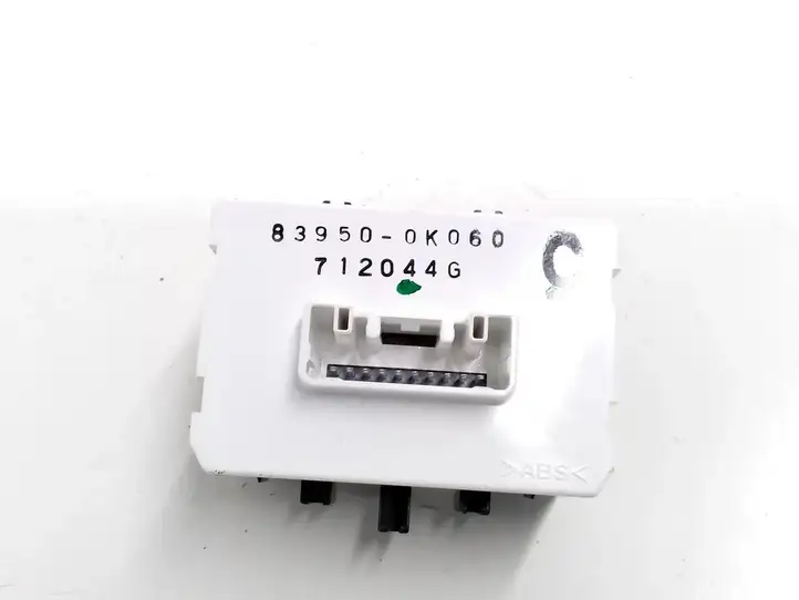 Toyota Hilux (AN120, AN130) (2015 - 2017) 839500K060 Включатель надувной подушки для пассажира — фото 4