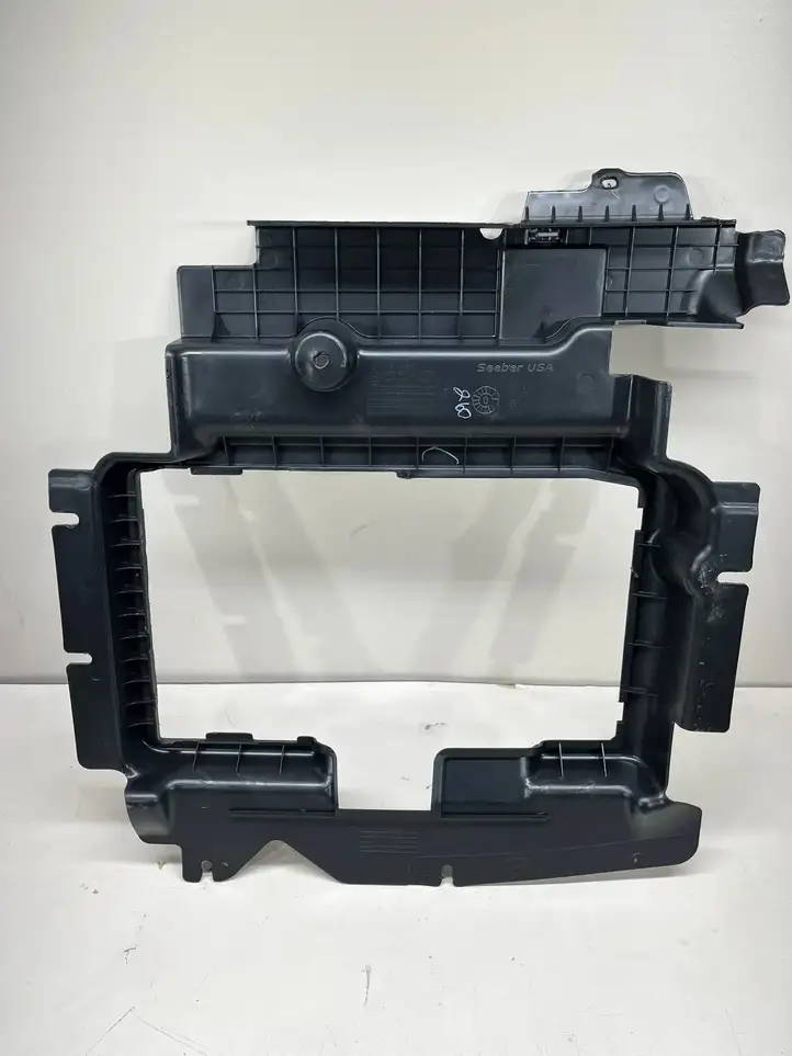Mercedes-Benz GL X164 (2006 - 2012) A1646843818 Перегородка аккумулятора — фото 4
