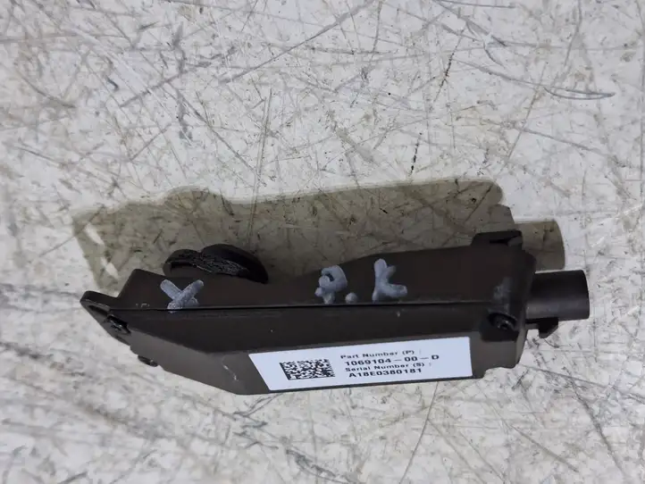 Tesla Model X (2015 - 2021) A18E0380181 Боковая камера в крыле — фото 4