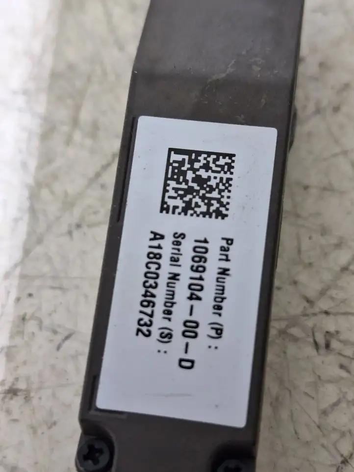 Tesla Model X (2015 - 2021) 106910400D Боковая камера в крыле — фото 6