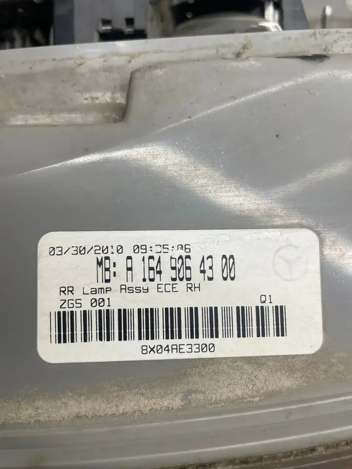 Mercedes-Benz ML W164 (2005 - 2011) A1649064300 Задний фонарь в кузове — фото 6