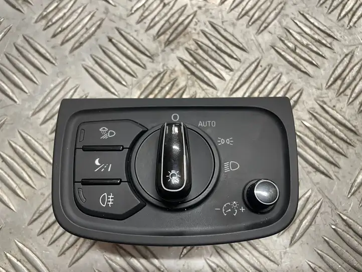 Audi A8 S8 D4 4H (2010 - 2014) 4H0941531C Включатель фонарей — фото 1