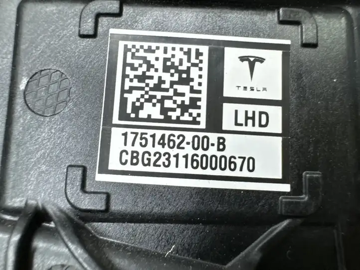Tesla Model X (2021 - ) 175146200B Наружная накладка стойки B — фото 7