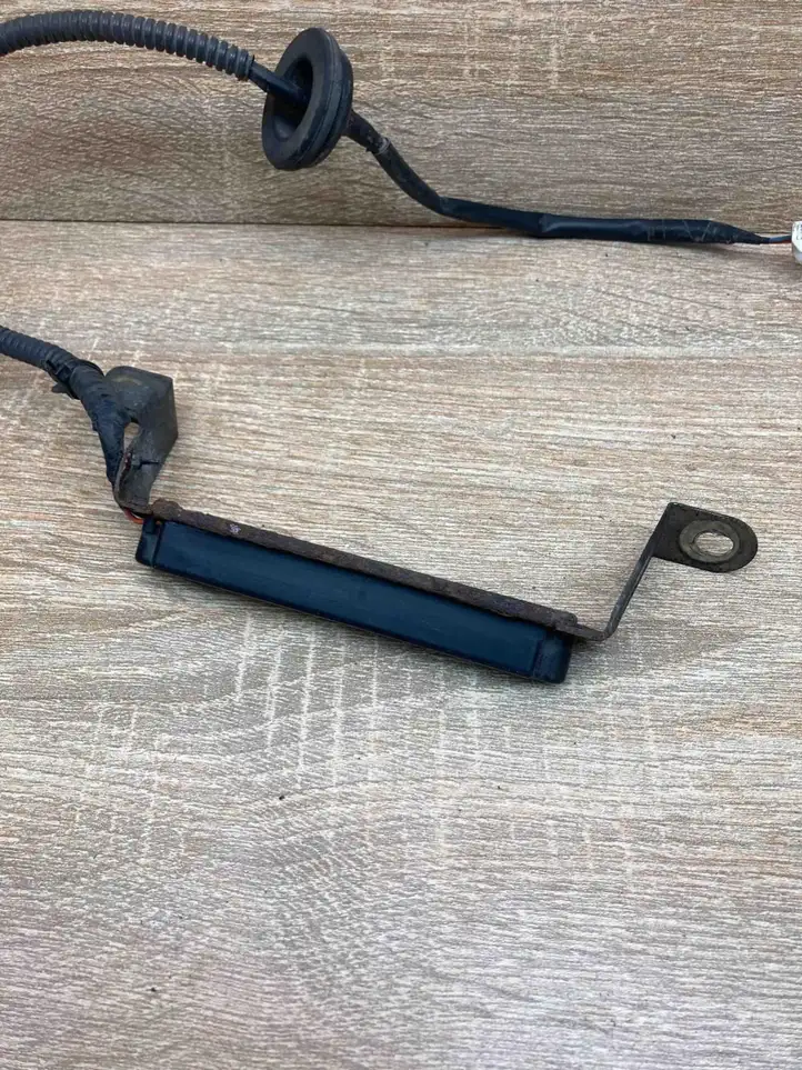 Toyota Prius (NHW20) (2003 - 2009) 8999747010 Антенна системы Keyless — фото 3