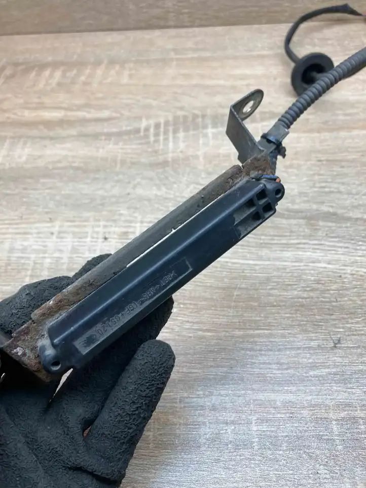 Toyota Prius (NHW20) (2003 - 2009) 8999747010 Антенна системы Keyless — фото 6