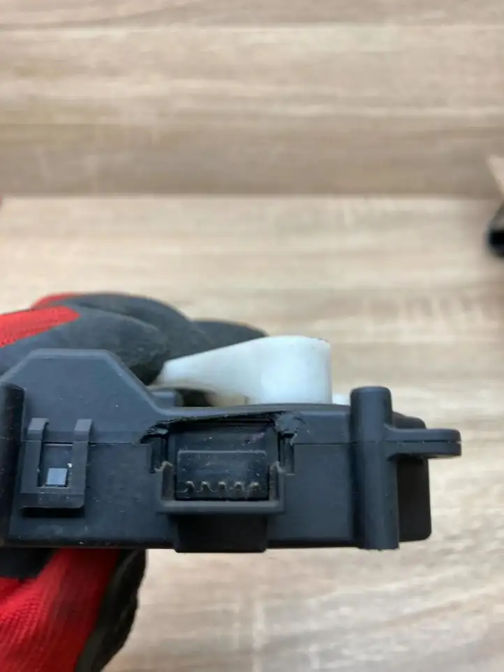 Toyota Corolla Verso AR10 (2004 - 2009) 0637008930 Двигатель задвижки потока воздуха — фото 4