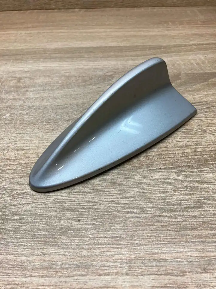 BMW 3 E90 E91 (2005 - 2012) 6955555 Крышка GPS-антенны — фото 1