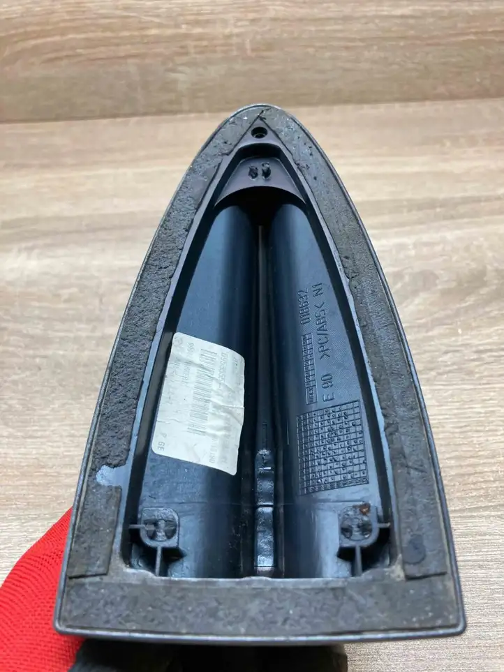 BMW 3 E90 E91 (2005 - 2012) 6955555 Крышка GPS-антенны — фото 4