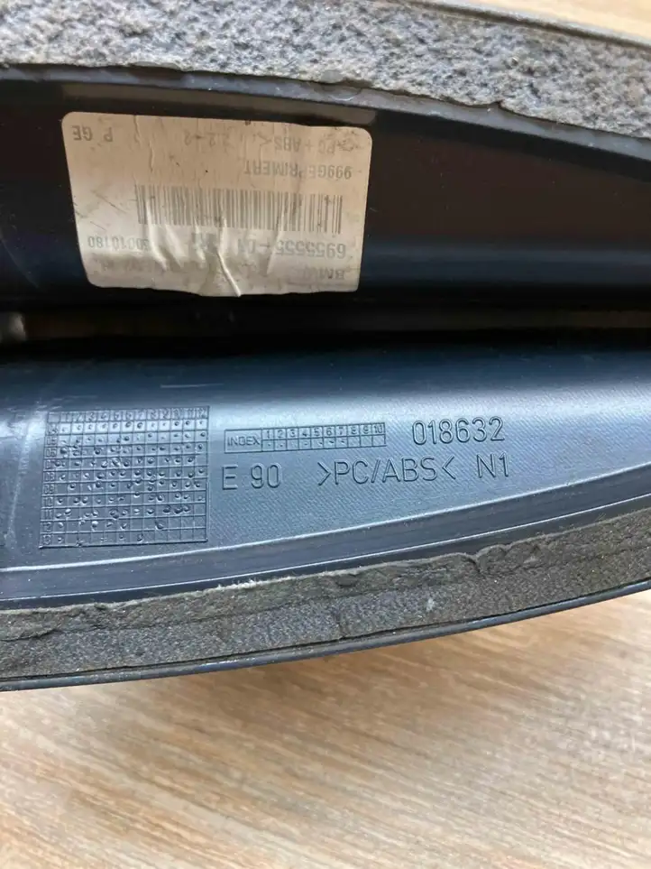 BMW 3 E90 E91 (2005 - 2012) 6955555 Крышка GPS-антенны — фото 6