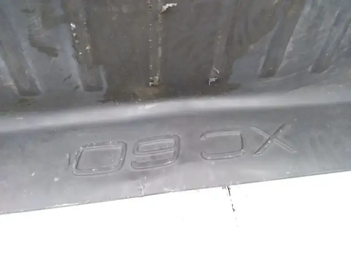 Volvo XC60 (2008 - 2013) 30734838 Резиновый коврик багажника — фото 4