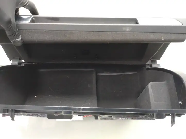 Audi A3/S3 8P (2004 - 2008) 8p1857035 Бардачок в сборе — фото 12