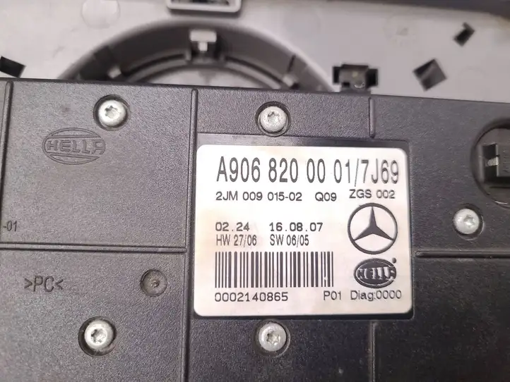 Mercedes-Benz Sprinter W906 (2006 - 2018) A9068200001 Передняя подсветка — фото 2