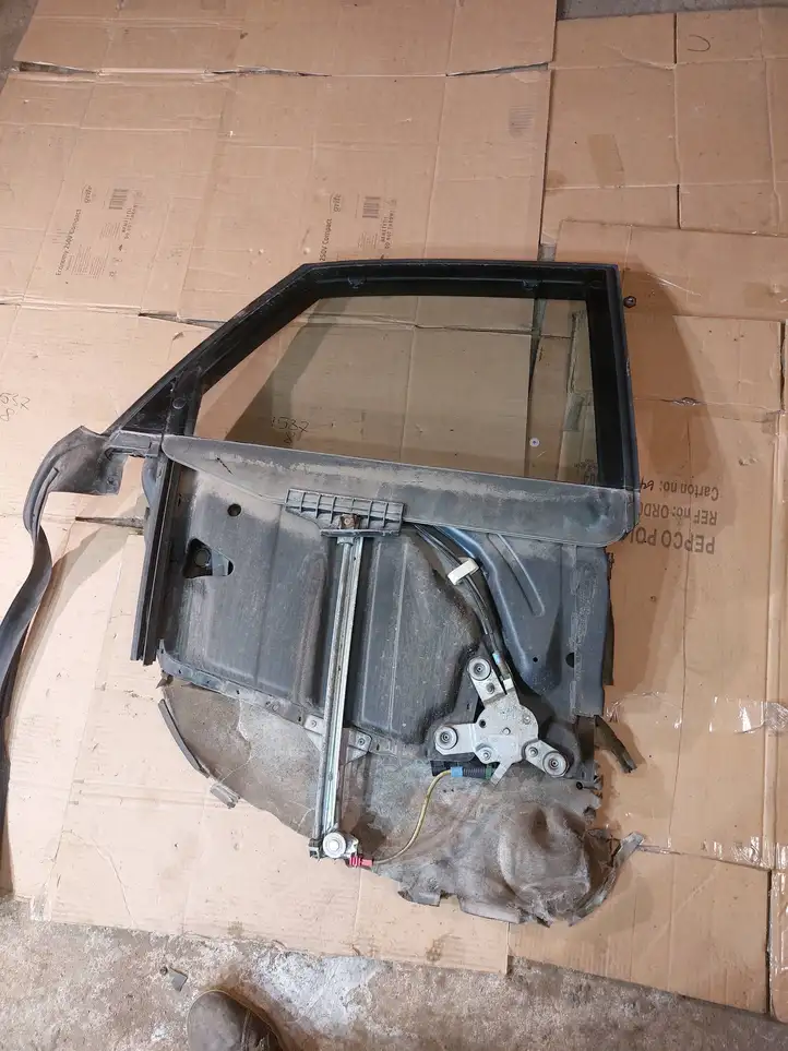 Audi A8 S8 D2 4D (1999 - 2002) 43r001460 Стекло задней двери — фото 1