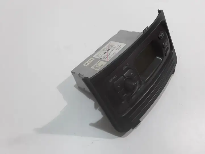 Toyota Yaris Verso (1999 - 2005) 8611052121 Магнитола / мультимедийная система — фото 2
