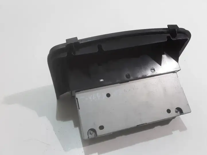 Toyota Yaris Verso (1999 - 2005) 8611052121 Магнитола / мультимедийная система — фото 4