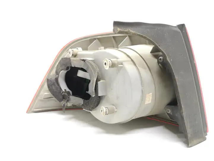 Volkswagen Phaeton (2002 - 2008) Задний фонарь в кузове — фото 3