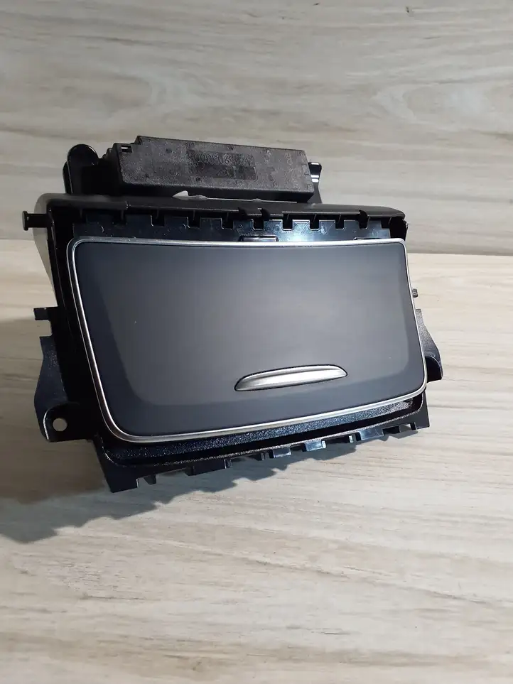 Mercedes-Benz CLA C117,X117,W117 (2013 - 2019) Пепельница — фото 1