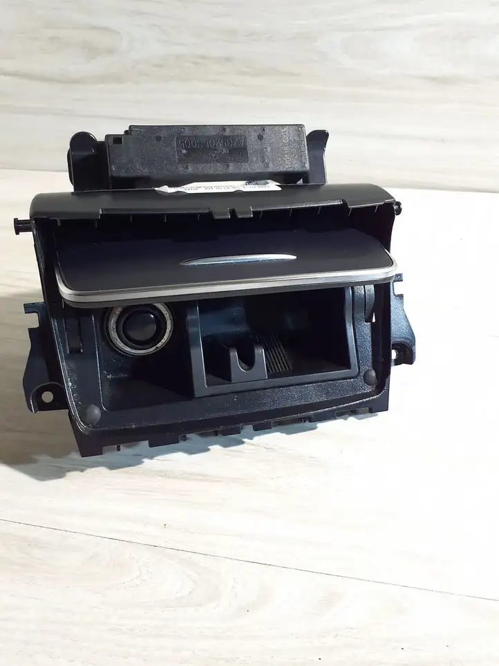 Mercedes-Benz CLA C117,X117,W117 (2013 - 2019) Пепельница — фото 3
