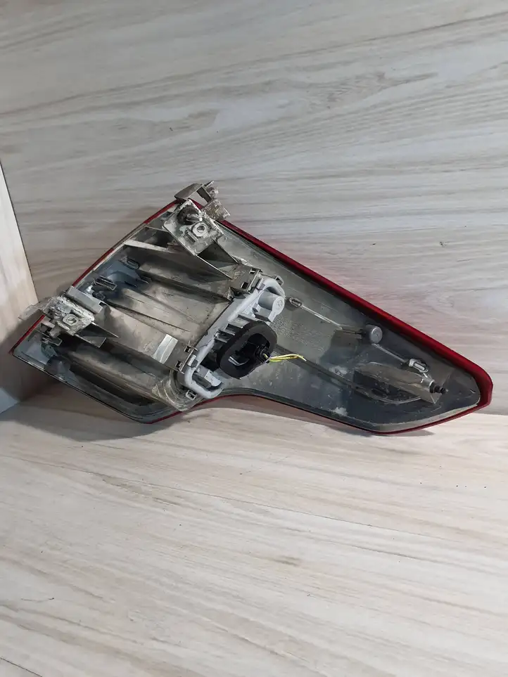 Citroen C4 I Picasso (2006 - 2013) 9653547580 Задний фонарь в кузове — фото 4