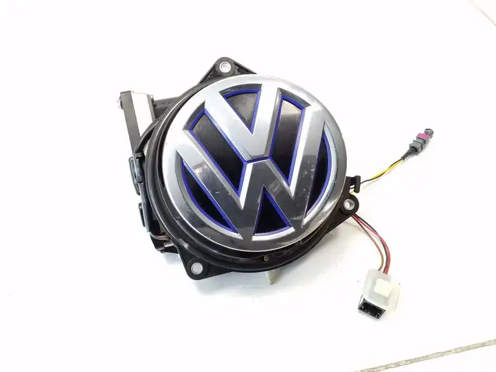 Volkswagen Golf VII (2013 - 2019) 5GE827469E Ручка багажника с камерой — фото 1