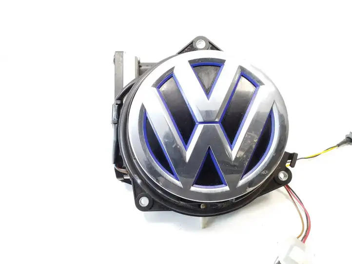 Volkswagen Golf VII (2013 - 2019) 5GE827469E Ручка багажника с камерой — фото 2