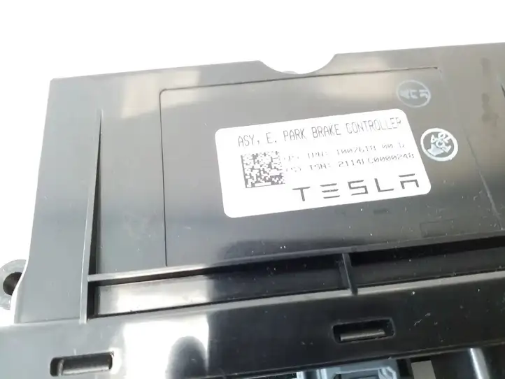 Tesla Model S (2012 - 2016) 100761800D Блок управления стояночным тормозом — фото 3