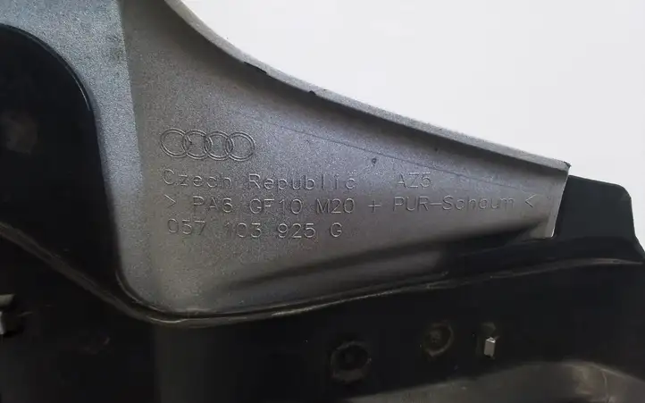 Audi A8 S8 D4 4H (2010 - 2014) 057103925G Крышка двигателя декоративная — фото 4