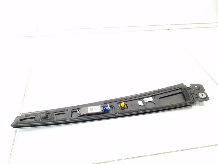 Tesla Model 3 (2017 - 2023) 106910400D Боковая камера в крыле — фото 4