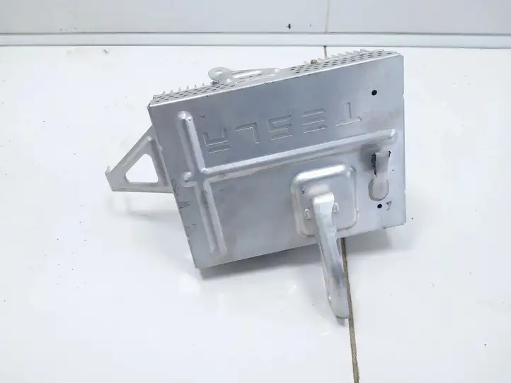 Tesla Model 3 (2017 - 2023) 107974800 Усилитель звука — фото 2