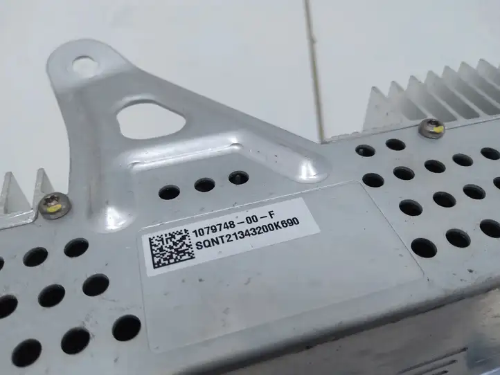 Tesla Model 3 (2017 - 2023) 107974800 Усилитель звука — фото 3