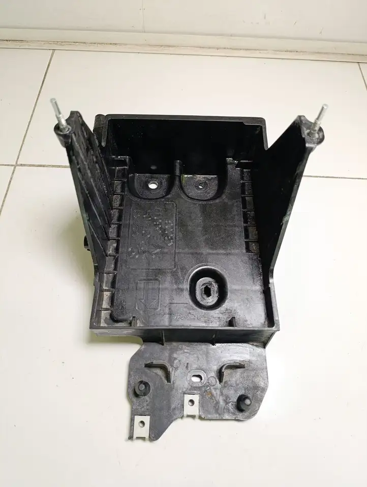 Mazda MX-30 (2020 - ) DN4E56041 Площадка аккумулятора — фото 3