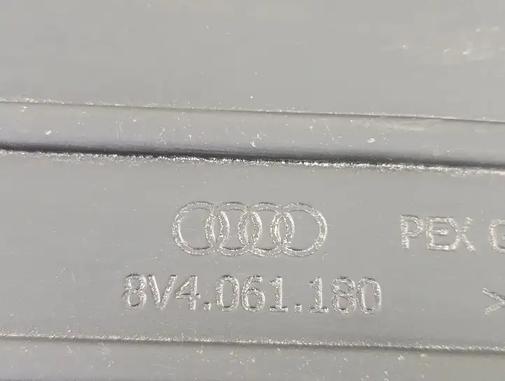Audi A3/S3 8V (2016 - 2020) 8V4061180 Резиновый коврик багажника — фото 3