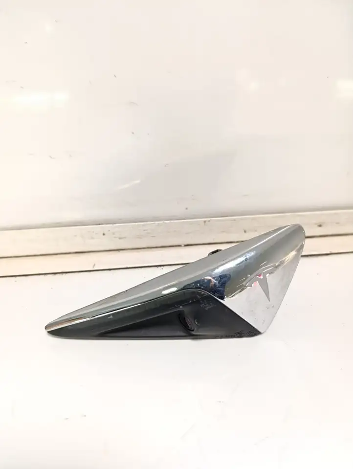 Tesla Model S (2016 - 2021) 103434599A Боковая камера в крыле — фото 3