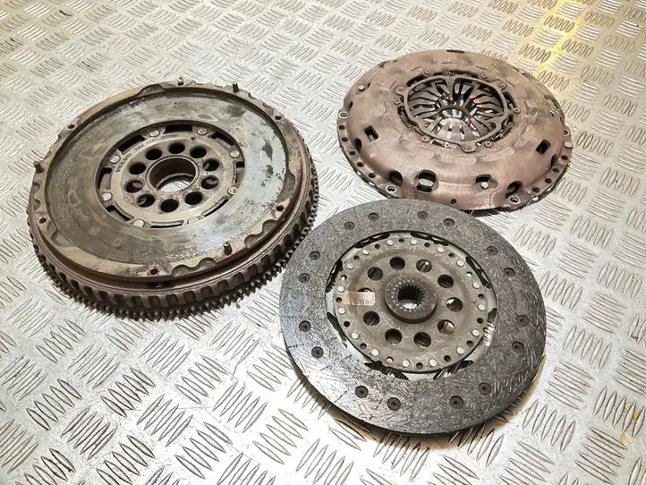 Volvo C70 (2005 - 2009)  30681137 Комплект сцепления