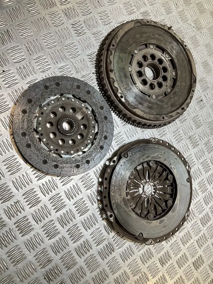 Volvo C70 (2005 - 2009)  30681137 Комплект сцепления