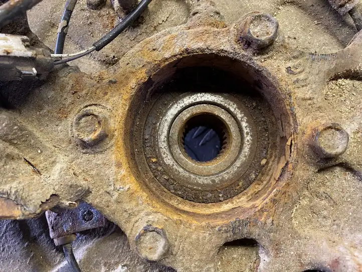 Suzuki Grand Vitara (2005 - 2008)   Ступица