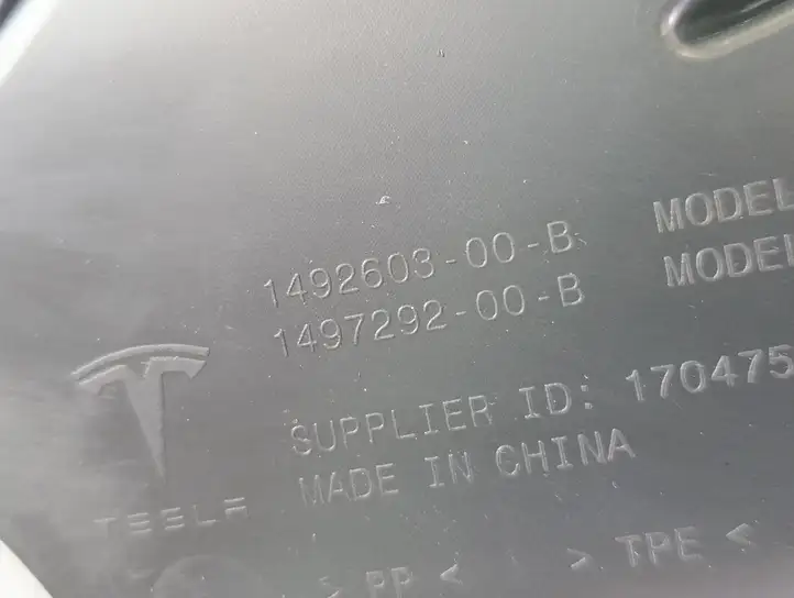 Tesla Model Y (2019 - 2024) 149260300B Жабо стеклоочистителей — фото 3