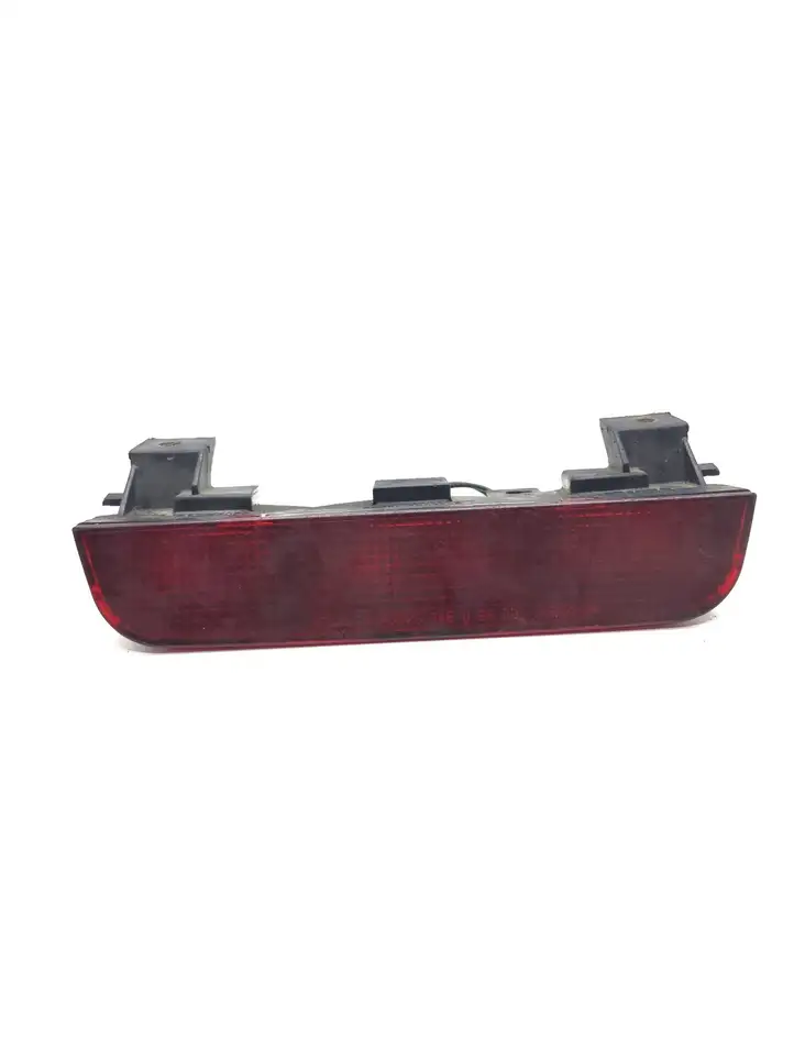 Mitsubishi Pajero (2003 - 2006) P0223 Дополнительный стоп фонарь — фото 1